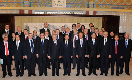 Chinese Premier Wen Jiabao (C Front) meets with European Union participants of the China-EU strategic partnership seminar in Beijing, capital of China, Nov. 20, 2009. (Xinhua/Liu Jiansheng)