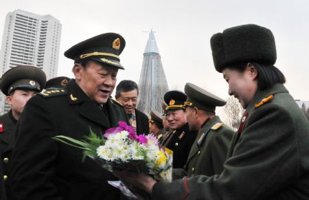 Chinese Defense Minister Liang Guanglie (L) receives flowers during a welcoming ceremony in Pyongyang, capital of the Democratic People&apos;s Republic of Korea (DPRK), Nov. 22, 2009. Liang started a five-day visit in the DPRK on Nov. 22. (Xinhua/Yao Ximeng)