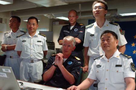  Wang Zhiguo (R1 Front), commander of the Chinese naval 3rd escort fleet, talks with Pieter Bindt (R2 Front), commander of the European Union (EU) navy 465 formation, during his visit to the Dutch frigate "Eversten" at the invitation of the European Union (EU) navy 465 formation in the Gulf of Aden, Nov. 22, 2009. (Xinhua/Guo Gang)