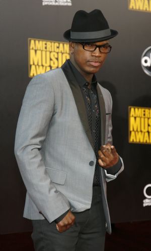 Singer Ne-Yo arrives at the 2009 American Music Awards in Los Angeles, California November 22, 2009.(Xinhua/Reuters Photo)