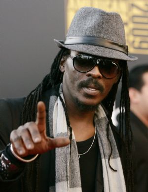 Reggae artist Anthony B arrives at the 2009 American Music Awards in Los Angeles, California November 22, 2009.(Xinhua/Reuters Photo)