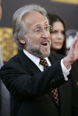 Recording Academy president Neil Portnow arrives at the 2009 American Music Awards in Los Angeles, California November 22, 2009.(Xinhua/Reuters Photo)