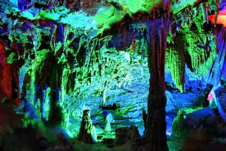  The photo taken on Nov. 21, 2009 shows the beauty of Mochuan Kwan-yin Cavity under the Diaoyu Hill at Xing'an County of Guilin, a city of southwest China's Guangxi Zhuang Autonomous Region. [Photo: Xinhua/Wang Zhongkang] 