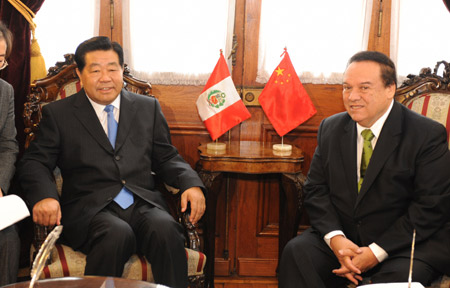 China's top political advisor Jia Qinglin met with the president of Peru's Congress, Luis Alva, here on Monday to discuss bilateral ties.