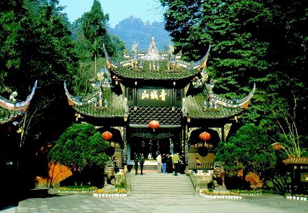 Mt. Qingcheng, known as one of the five most famous Taoist mountains of China, is one of the places where Taoism came into being located in Dujiangyan, Sichuan Province. With the snow-covered Mingshan Mountain in the background and the Chuanxi Plains in front, Mt. Qingcheng has 36 peaks covered with thick forests of trees and bamboo, 72 caves and 108 scenic spots. [Globaltimes.cn] 