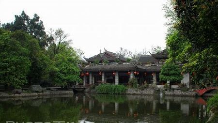 The Dujiangyan Region has a beautiful landscape and many cultural relics and historical sites, including Fulong Temple, Erwang Temple, and the trail bridge. The Dujiangyan irrigation system was built on the Minjiang River at the foot of Yulei Mountain, northwest of Dujiangyan City in Sichuan Province. After joining many tributary rivers in the upper reaches, the Minjiang River runs toward the Chengdu Plains. The ancient Dujiangyan Irrigation System is unique and a scientific marvel. [Globaltimes.cn] 