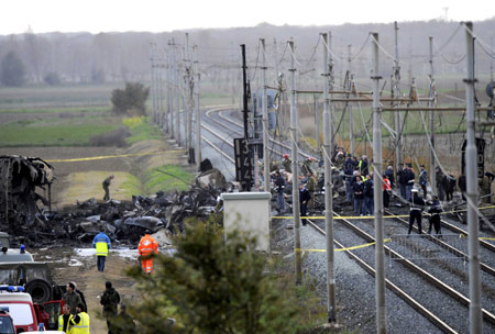 Five people were killed in a plane crash near Pisa airport in northwestern Italy, the country's air force said on Monday.