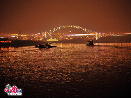 Located on the edge of the Yungui Plateau, Chongqing is intersected by the Jialing River and the upper reaches of the Yangtze.Widely acknowledged as the largest industrial and economic center in southwestern China, Chongqing City is a popular destination for travelers with its hilly slopes, rivers, night views and spicy food. Chongqing at night presents a wonderful scene. You can enjoy night scene in different places.[Photo by Jia Yunlong] 