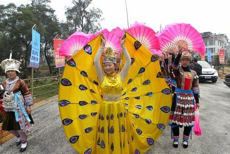 At the Lusheng and Horse Fight Festival in Rongshui Miao Autonomous county, southwest China's Guangxi Zhuang Autonomous Region, performers play the lusheng musical pipe. A dozen lusheng dancing troupes of the Miao ethnic group from the villages of mountainous Rongshui perform the lusheng dance. Visitors can also watch horses fight at the festival. [Globaltimes.cn]