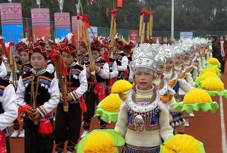 At the Lusheng and Horse Fight Festival in Rongshui Miao Autonomous county, southwest China's Guangxi Zhuang Autonomous Region, performers play the lusheng musical pipe. A dozen lusheng dancing troupes of the Miao ethnic group from the villages of mountainous Rongshui perform the lusheng dance. Visitors can also watch horses fight at the festival. [Globaltimes.cn] 