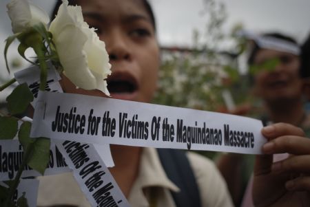 Students attend a rally to mourn over the victims of the massacre, in Manila, capital of the Philippines, Nov. 24 2009.(Xinhua/Jon Fabrigar)