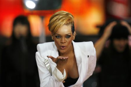 Singer Rihanna blows a kiss at an outdoor concert in New York's Times Square during an appearance on ABC's Good Morning America, November 24, 2009.