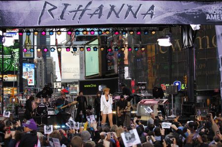 Singer Rihanna performs at an outdoor concert in New York's Times Square during an appearance on ABC's Good Morning America, November 24, 2009.