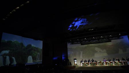 The first "Clean Water" International Forum is held in Moscow, Russia, Nov. 24, 2009. Some 900 representatives around the world attended the forum. (Xinhua/Lu Jinbo)