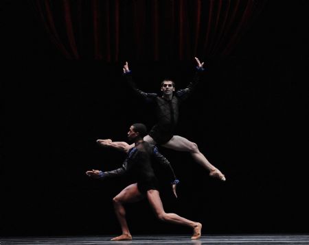 Dancers with the National Dance Company of Spain perform in Teatro Municipal of Santiago, Chile, on Nov. 24, 2009.(Xinhua/Jorge Villegas)