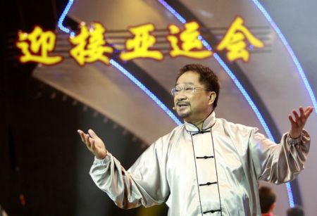 Hsu Hsiao-ming, a notable Hong Kong Kungfu movie star, renders the brilliant singing and dancing of Great Wall Never Falls, on the high-profile publicity of the 2010 Asian Games in Guangzhou, which is on schedule from November 12-27 next year, during the activity of Round Tour of Asian Games in China, at Wuhan, central China