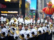 A music band pass through the Times Square during the 83rd Macy's Thanksgiving parade in New York, the U.S., Nov. 26, 2009. [Shen Hong/Xinhua]