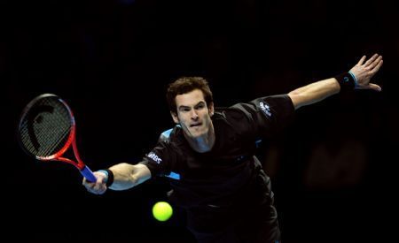 Britain&apos;s Andy Murray returns the ball to Spain&apos;s Fernando Verdasco during their ATP World Tour Finals tennis match at the 02 Arena in London November 26, 2009. [Xinhua/Reuters]