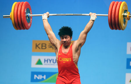 Lu Yong of China competes in the men&apos;s 85kg category at the World Weightlifting Championships in Goyang, north of Seoul, South Korea, Nov. 26, 2009. Lu Yong won the gold medal with 383kg. [He Lulu/Xinhua]