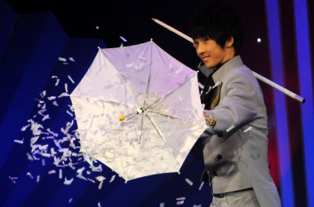 Yang Xiaolei, a Chinese magician performs at a magic competition held in Guannan County of east China&apos;s Jiangsu Province, Nov. 26, 2009. Forty-one magicians from 6 Asian countries and regions took part in the magic competition started on Thursday. Winners will be announced on Saturday. [Jiang Fan/Xinhua] 