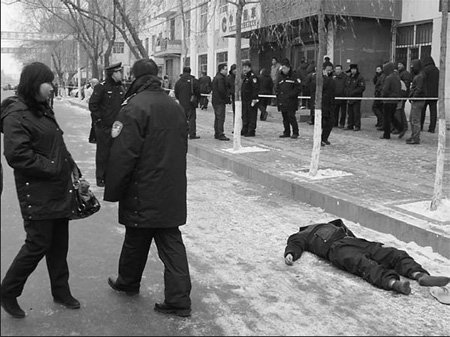 Pan Yuanfei lies dead yesterday after being shot by cops to stop him from hurting more people in Acheng district of Harbin, capital of Heilongjiang province. Courtesy of Acheng public security bureau 