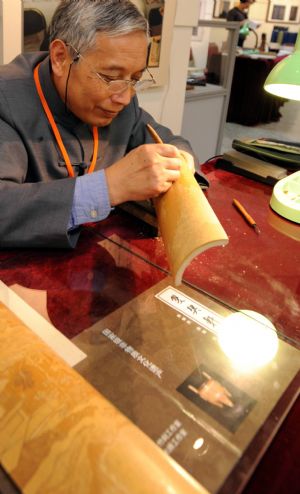 Qiao Jinhong from Wuxi City performs bamboo carving at the Chinese Intangible Cultural Heritage Show held in Taipei, Taiwan, Nov. 27, 2009.