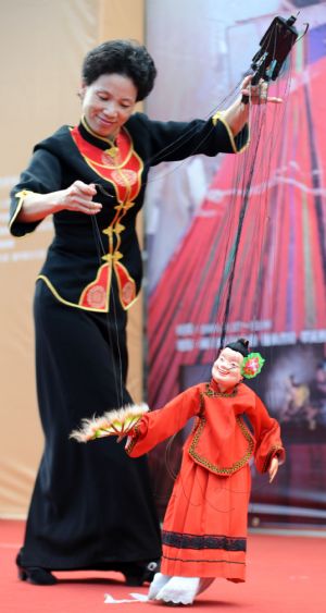 Fu Duanfeng performs Quanzhou puppet drama at the Chinese Intangible Cultural Heritage Show held in Taipei, Taiwan.