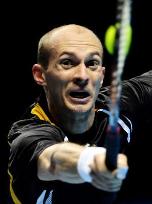 Nikolay Davydenko of Russia returns the ball during the ATP World Tour Finals Group B Singles third round match against Robin Soderling of Sweden in London, capital of Britain, Nov. 27, 2009. Davydenko won 2-1.