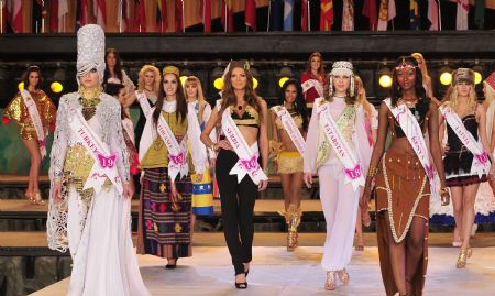 Contestants present ethnical dress at the 21st Miss Model of the World International Grand Final Contest held in Shenzhen, south China's Guangdong Province, Nov. 26, 2009. The 21st Miss Model of the World International Grand Final Contest was concluded in Shenzhen on Thursday, attracting 60 contestants around the world in the competition.