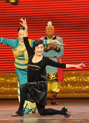 70-year-old famed Chinese dancer Chen Ailian (front) performs during a celebration at the Great Hall of the People to celebrate the 60th anniversary of the founding of the People&apos;s Republic of China and the founding of Chinese Dancers Association in Beijing, Nov. 28, 2009. (Xinhua/Zhang Lei) 