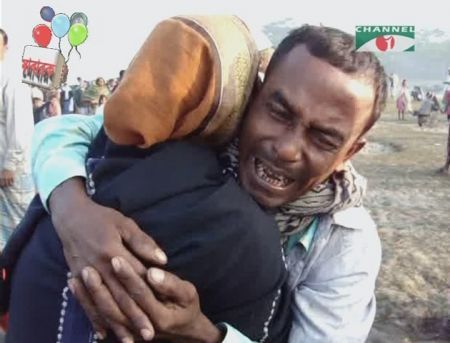 Locals cry after a ferry, the M.V. Coco-4, overturned in the river Tetulia, near Lalmohon town in Bhola district November 28, 2009. 