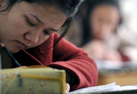 An applicant attends the public servant recruitment exam in Urumqi, capital of northwest China's Xinjiang Uygur Autonomous Region, Nov. 29, 2009. About 10,800 applicants in Xinjiang joined the annually nationwide exam on Sunday. (Xinhua/Zhao Yi)