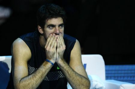 Juan Martin Del Potro of Argentina reacts after losing the final of the ATP World Tour Finals tennis match against Nikolay Davydenko of Russia in London, November 29, 2009. (Xinhua/Reuters Photo) 