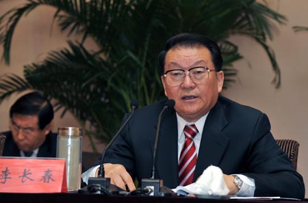 Li Changchun, member of the Standing Committee of the Political Bureau of the Communist Party of China Central Committee, addresses a meeting on ideological and moral development of minors in Changsha, capital of central China's Hunan Province, Nov. 29, 2009. (Xinhua Photo)