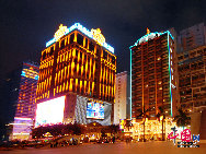 Macao lies on the western side of the Pearl River Delta, bordering Guangdong province in the north and facing the South China Sea in the east and south. The territory has thriving industries such as textiles, electronics and toys, and a notable tourist industry.This makes it one of the richest cities in the world. Macao at night presents a wonderful scene. You can enjoy night scene in different places.[Photo by Liu Guoxing]