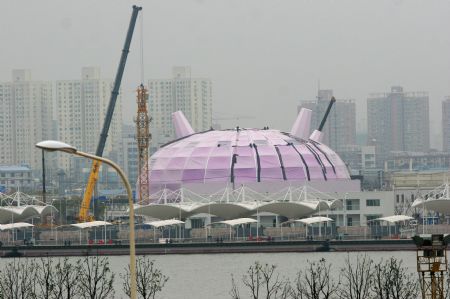 Photo taken on Nov. 29, 2009 shows a building site of the 2010 Shanghai World Expo in Shanghai, east China. Most of the pavilions are taking on a dashing look with the coming of the 2010 Shanghai World Expo, which will fall in May of next year. 