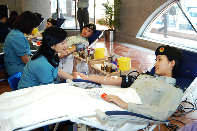 Members of the PLA garrison in Macao take part in a blood donation event. The event was held on Oct. 28, 2004.