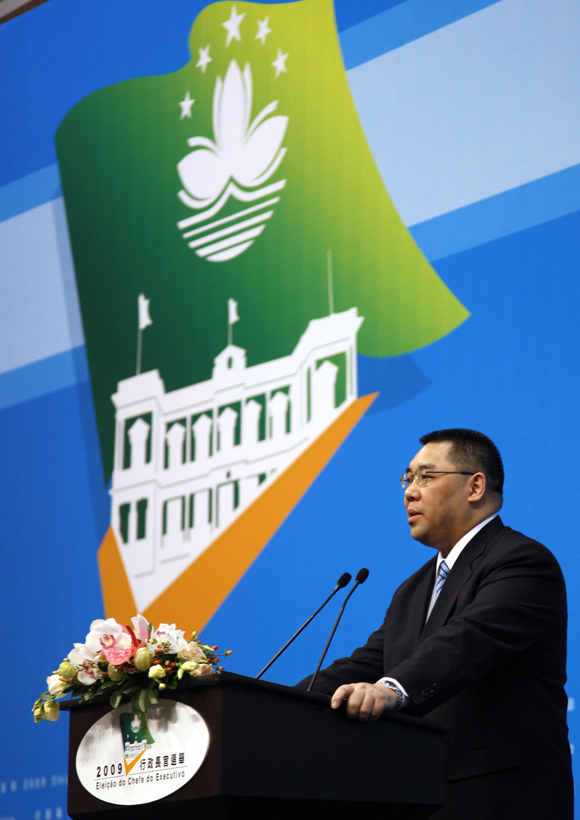 Chui Sai On wins the third-term chief executive (CE) election of the Macao Special Administrative Region. The election was held on July 26, 2009.