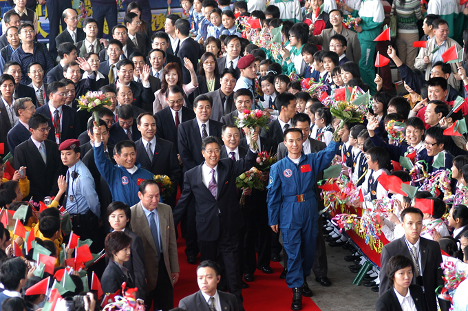 Fei Junlong and Nie Haisheng receive a rousing welcome as they arrive at the Hong Kong-Macao Ferry Pier. Fei and Nie, who were selected to pilot the Shenzhou-5 spacecraft, visited Macao on Nov. 30, 2005. 