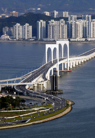 The first bridge built after Macao Returned to the motherland connects the western part of the Macao Peninsula and Taipa Island. 