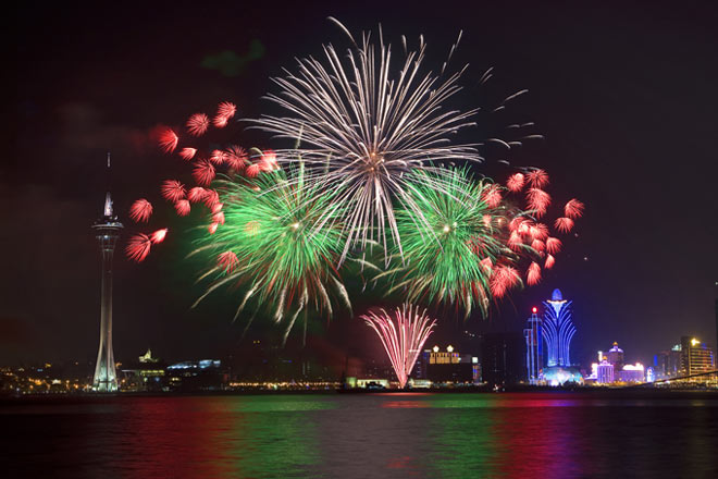 A fireworks competition is held every year, shining over the Nanwan Lake in fantastic aerial displays. 