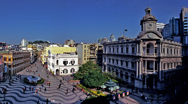 Senado Square, one of the most popular areas for travelers, is a paved area in the center of Macao. 