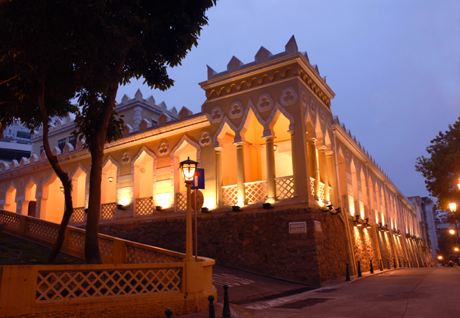 The Moorish Barracks (Quartel dos Mouros), designed by Italian designer Cassuto, was built in 1874 on the slopes of Barra Hill.