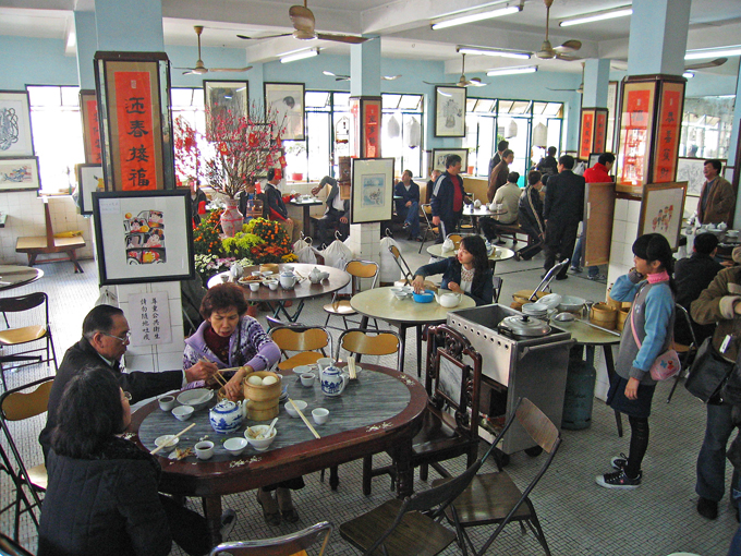 Macao citizens are used to taking a break in teahouses. The photo shows people in an old teahouse.