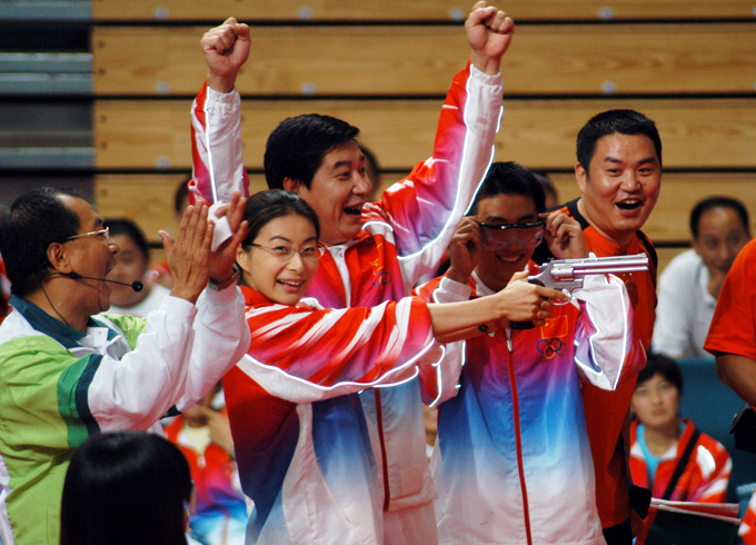 Chinese gold medalists of the 2004 Olympic Games attend a welcoming ceremony in Macao.