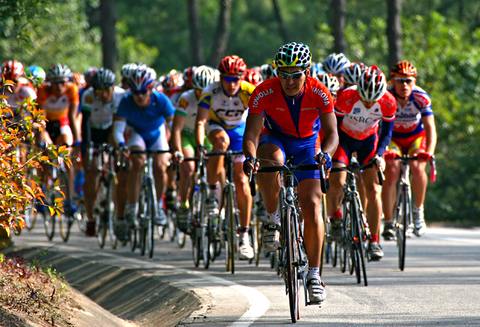 The photo shows Macao section of Tour of South China Sea Cycling Race.