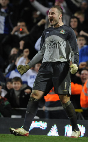 Blackburn Rovers&apos; Paul Robinson celebrates after a penalty shoot-out against Chelsea during their English League Cup soccer match in Blackburn, northern England December 2, 2009.