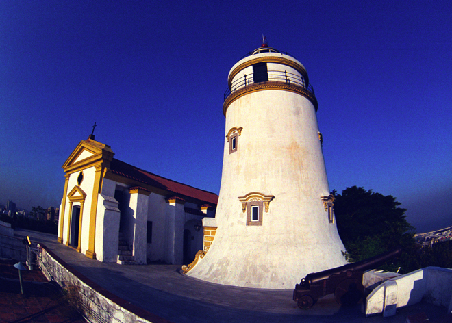 The Guia Lighthouse (Farol da Guia), built in 1865, attracts countless travelers every year.