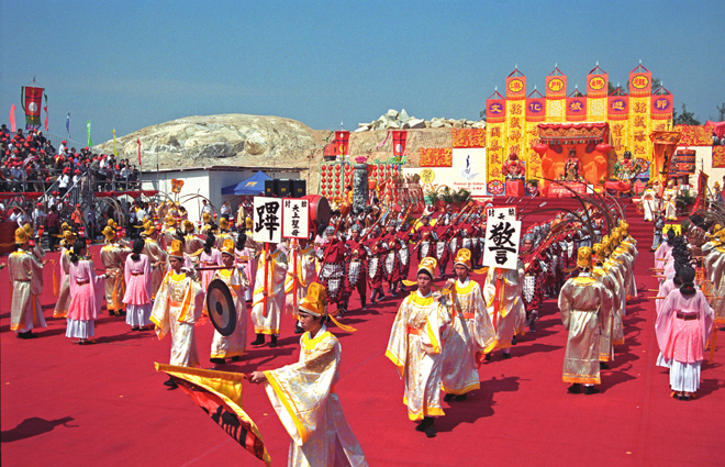 The first Macao Mazu Culture Festival was held in October 2001.