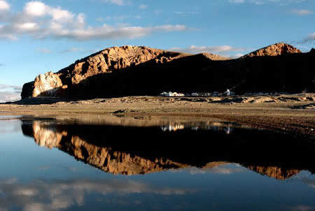 The 1,940 square-meter Namtso Lake is China's highest salt lake at over 4,700 meters above sea level. Tibetans consider it to be a sacred lake. Every year, thousands of disciples come to the lake for a pilgrimage. The best time to visit Namtso Lake is from May to October, and every May and June in the Tibetan calendar (July 21 to September 22), disciples of the Tibetan Buddhism come to the lake to pray.(Photo: Global Times) 